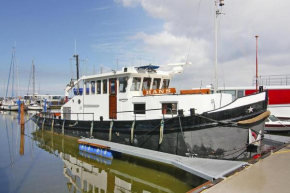 Houseboat Holländischer Schlepper, Ribnitz-Damgarten in Ribnitz-Damgarten